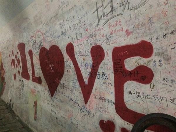 近来微信很火的爱情说说，句句精辟洒脱！